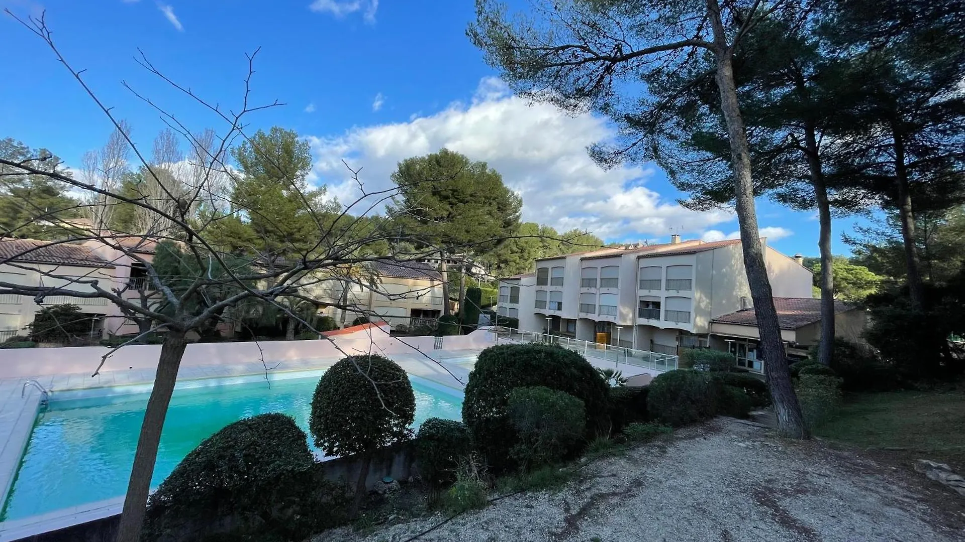 Studio Climatise Piscine Et Proche Plage contacts